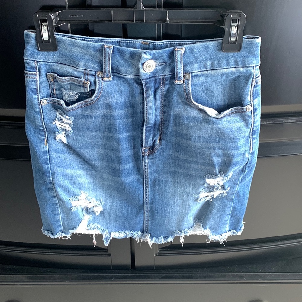AEO shredded denim skirt
